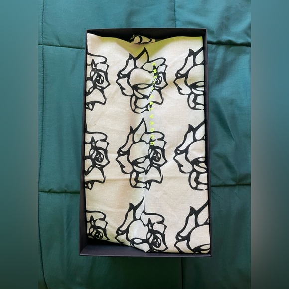 BNWT Freda Salvador Jada Flats in White Size 8 - Picture 2 of 5